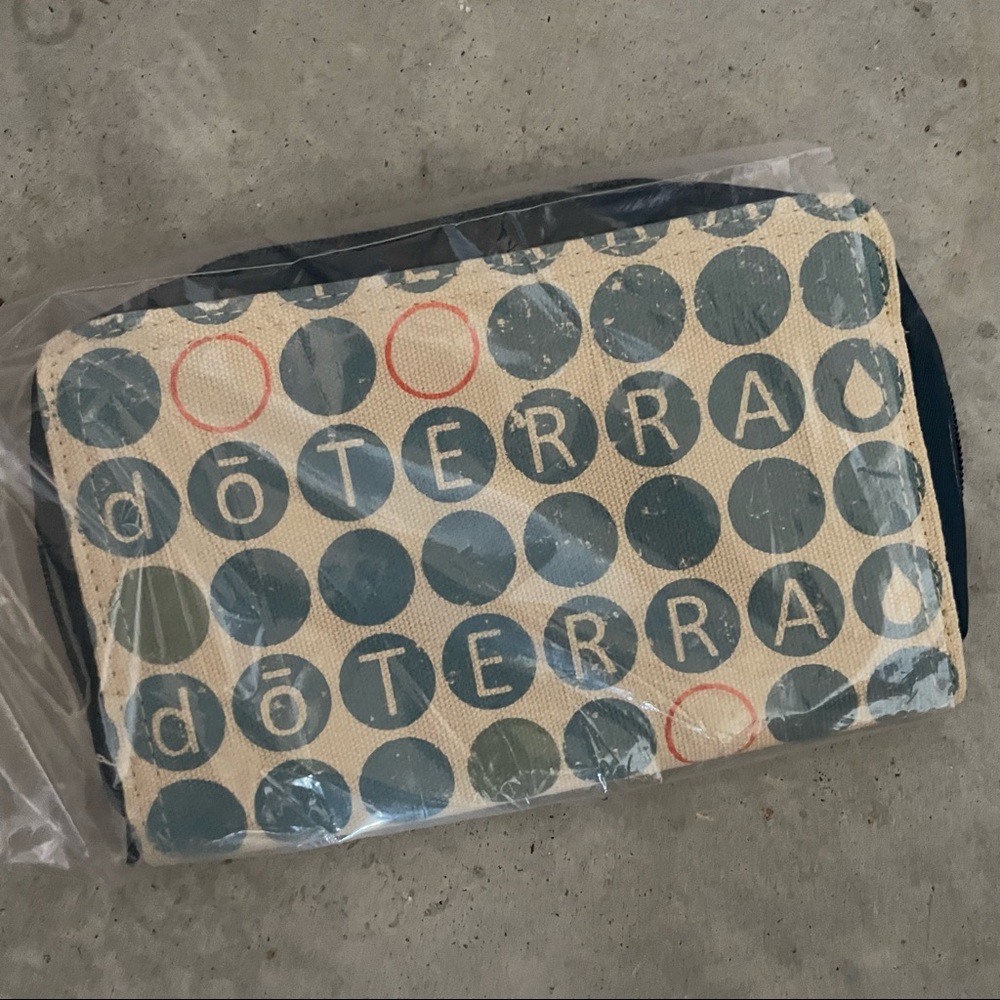New Limited Edition dōTERRA Roller Wallet